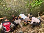 Proses-evakuasi-BPBD-Bali-dan-aparat-kepolisian-mengevakuasi-Ni-Nengah-Sukerni-yang-jatuh.jpg
