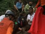 Proses-evakuasi-lima-pendaki-yang-alami-kelelahan-saat-turun-dari-Gunung-Batukaru-56.jpg