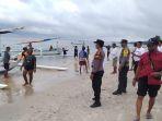 Proses-evakuasi-perahu-nelayan-terbalik-di-perairan-Nusa-Penida-Senin-17102022.jpg