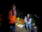 Proses-evakuasi-seorang-ibu-dan-anak-yang-tersesat-di-Gunung.jpg