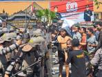 Puluhan-pendemo-melakukan-aksi-Demonstrasi-di-Polres-Buleleng.jpg