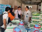 Satgas-Langan-Kabupaten-Jembrana-tengah-gencar-melakukan-sidak-terkait-harga-beras-47.jpg