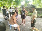 Satpol-PP-Pariwisata-saat-berjaga-di-sejumlah-DTW-dengan-menyambangi-wisatawan.jpg