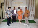 Satreskrim-Polres-Klungkung-menahan-pelaku-penggelapan-99.jpg