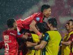 Selebrasi-pemain-Bali-United-dalam-laga-lanjutan-Liga-1-20232024.jpg