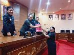 Sidang-paripurna-Fraksi-fraksi-di-DPRD-Bangli-Bali-saat-menyampaikan-pandangan.jpg