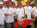 Simbolis-pemberian-mesin-pencacah-sampah-organik-oleh-Bupati-Tabanan-ke-Bendesa-DAKT-Tabanan.jpg