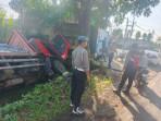 Hindari Bus, Truk Banting Setir Terperosok ke Kebun Warga, Tabrak Tiang dan Beton di Jembrana Bali