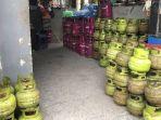 Stok-tabung-gas-di-salah-satu-pangkalan-LPG-di-Tabanan.jpg