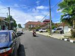 Suasana-di-salah-satu-ruas-jalan-kabupaten-di-Kabupaten-Gianyar-Bali-Senin-27-April.jpg