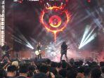 Suasana-kemeriahan-saat-Lolot-Band-tampil-pada-Singaraja-Fest-2023-1.jpg
