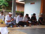 Suasana-pembahasan-sengketa-tapal-batas-di-wantilan-Pura-Dalem-Desa-Adat-Kemenuh.jpg