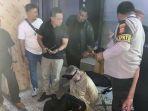 Suasana-saat-Vladimir-Kolesov-diamankan-personel-Mapolsek-Kuta.jpg