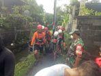 Suasana-saat-evakuasi-mayat-korban-terseret-arus-sungai-di-Denpasar.jpg