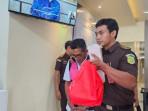 TERDAKWA-Sidang-tuntutan-terhadap-terdakwa-Mantan-Kepsek-SMK-Negeri-1-Klungkung.jpg