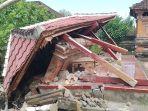 Tembok-dan-bale-pesandekan-di-Pura-Puseh-Abianbase-Gianyar-Bali-roboh.jpg