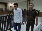 Terdakwa-Komang-Nindya-usai-menjalani-sidang-putusan-di-Pengadilan-Tipikor-Denpasar.jpg