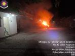Tiba-tiba-Keluarkan-Asap-Mobil-Hitam-Terbakar-Damkar-Jembrana.jpg
