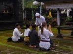 Tiga-bule-asal-Rusia-yang-berperilaku-tak-sopan-gelar-Guru-Piduka.jpg