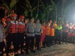 Tim-Gabungan-saat-melakukan-pencarian-Joko-buruh-bangunan-yang-jatuh-di-sungai.jpg