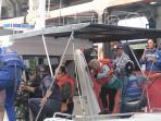 Tim-SAR-gabungan-Gilimanuk-saat-melakukan-evakuasi-penumpang-485.jpg