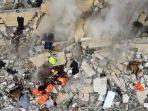 Tim-penyelamat-mencari-korban241.jpg