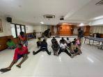 Tindaklanjuti-Pengaduan-Masyarakat-Imigrasi-Ngurah-Rai-Bali-Amankan-24-WNA.jpg