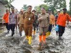 Tinjau-Korban-Banjir-Gubernur-Jawa-Tengah-Ahmad-Luthfi-Pastikan-Bantuan-Tepat-Sasaran.jpg