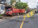 Truck-menabrak-tiang-listrik-di-seputaran-Jalan-Flamboyan-Klungkung-Kamis-14122023.jpg