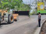 Truk-pengangkut-material-coral-terguling-di-Jalan-Raya-Amlapura-Singaraja-Senin-27112023.jpg