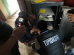 Unit-Tipikor-Polres-Bangli-Bali-saat-melakukan-penggeledahan-LPD-Selulung-59.jpg