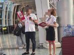 WNA-diduga-jadi-tour-guide-ilegal-sebelum-diamankan.jpg