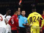 Wasit-Ivan-Kruzliak-menunjukkan-kartu-merah-kepada-gelandang-Manchester-United-asal-Brasil-Casemiro.jpg