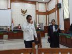 Wayan-Darsana-usai-menjalani-sidang-tuntutan-di-PN-Denpasar-terkait-kasus-korupsi-dan-pensiun.jpg
