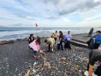 aksi-bersih-pantai-di-gianyar.jpg