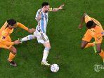 bek-belanda-virgil-van-dijk-melakukan-pelanggaran-terhadap-pemain-depan-argentina-lionel-messi.jpg