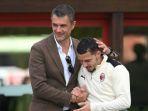 direktur-teknik-ac-milan-paolo-maldini-kiri-dan-pemain-rossoneri-ismael-bennacer.jpg