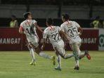 el-capitano-bali-united-fadil-sausu-merayakan-gol-berkelasnya.jpg