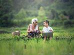 foto-ilustrasi-nenek-dan-cucunya.jpg