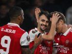 gelandang-arsenal-fabio-vieira-kedua-dari-kiri-merayakan-dengan-rekan-satu-timnya.jpg