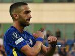 gelandang-chelsea-asal-maroko-hakim-ziyech-merayakan-mencetak-gol.jpg