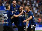 gelandang-inter-milan-asal-chili-arturo-vidal-kedua-kanan-melakukan-selebrasi-bersama-rekan.jpg