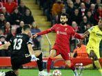 gelandang-liverpool-asal-mesir-mohamed-salah-berebut-bola-dengan-kiper-villarreal.jpg