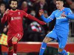 gelandang-liverpool-mohamed-salah-kiri-ditantang-oleh-bek-atletico-madrid-jose-gimenez.jpg