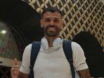 gelandang-persib-bandung-tyronne-del-pino-tiba-di-indonesia.jpg
