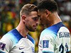 gelandang-timnas-inggris-jordan-henderson-kiri-merayakan-dengan-jude-bellingham.jpg