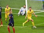 gelandang-ukraina-sergiy-sydorchuk-kanan-merayakan-gol-penyeimbang.jpg