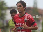 hanis-saghara-putra-saat-latihan-bersama-bali-united.jpg