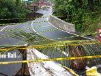 jalan-jebol-penghubung-desa-pejeng-kelod-dan-pejeng-tampaksiring-gianyar.jpg