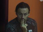 kapten-sekaligus-gelandang-tengah-marc-klok-terlihat-murung.jpg